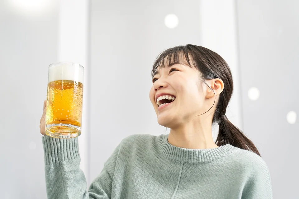植牙可以喝酒嗎？植牙喝酒時間、風險、飲食禁忌一次看