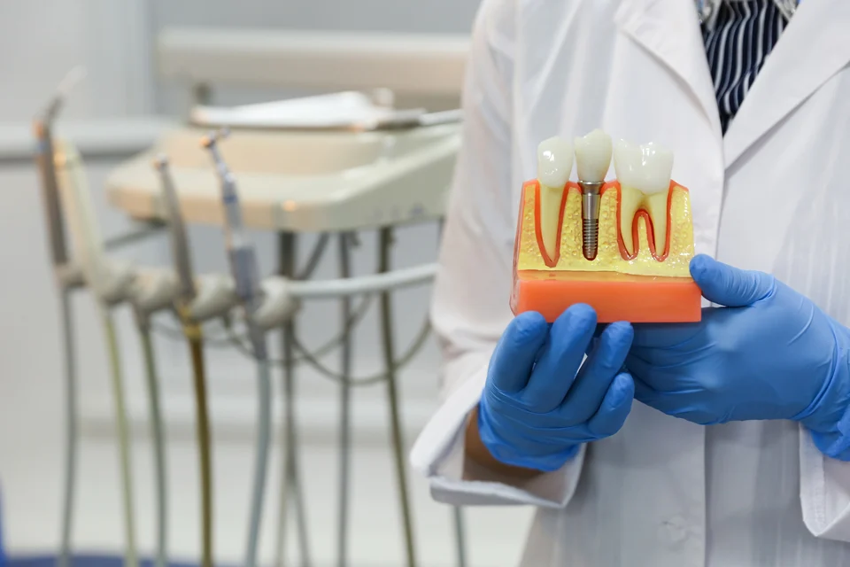 不是只有老化才會掉牙!一次看懂掉牙的5大原因與治療方式