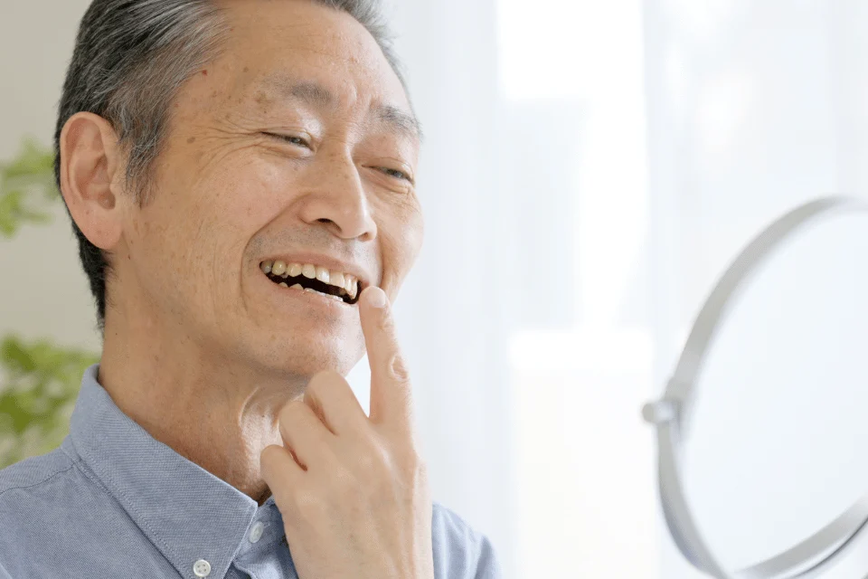 2025老人假牙補助一次看懂！老人植牙費用、補助條件、申請方式總整理