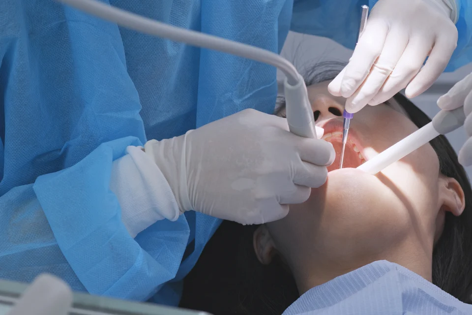 顯微根管治療失敗怎麼辦?3分鐘搞懂失敗原因、根管治療失敗症狀與補救方式