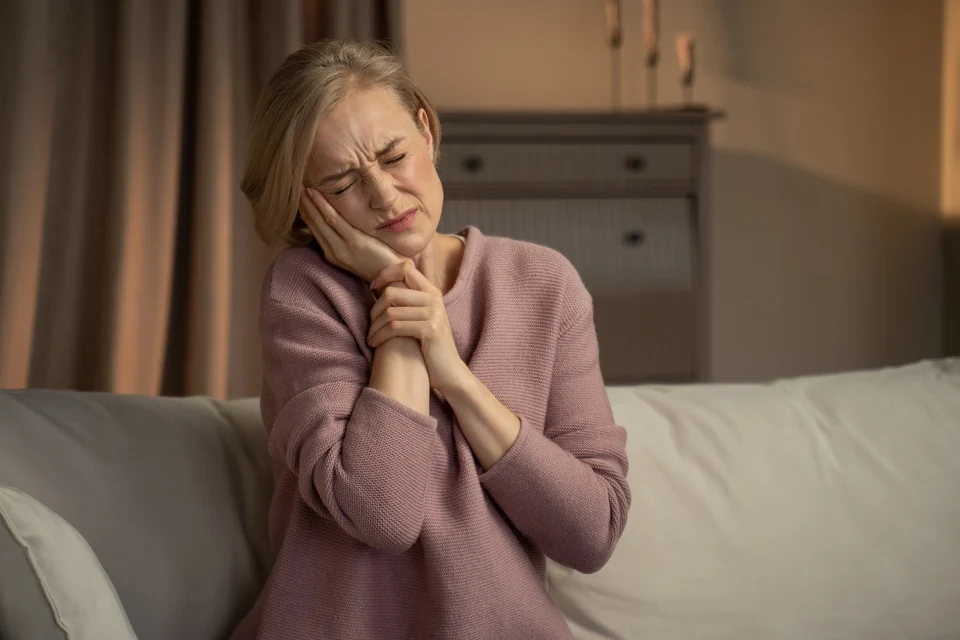 為什麼晚上牙痛白天不痛？解析3大原因與半夜牙齒痛止痛3個急救法